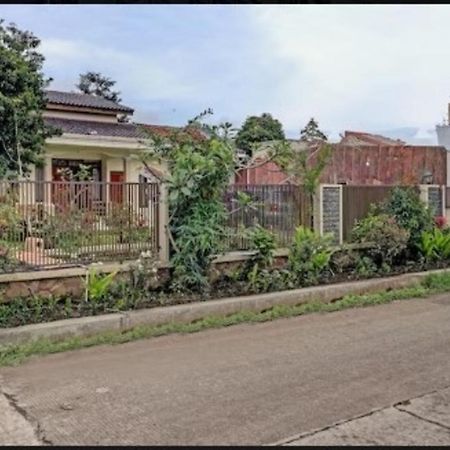 Adinda Homestay Lembang Buitenkant foto