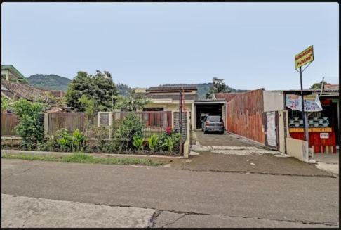 Adinda Homestay Lembang Buitenkant foto