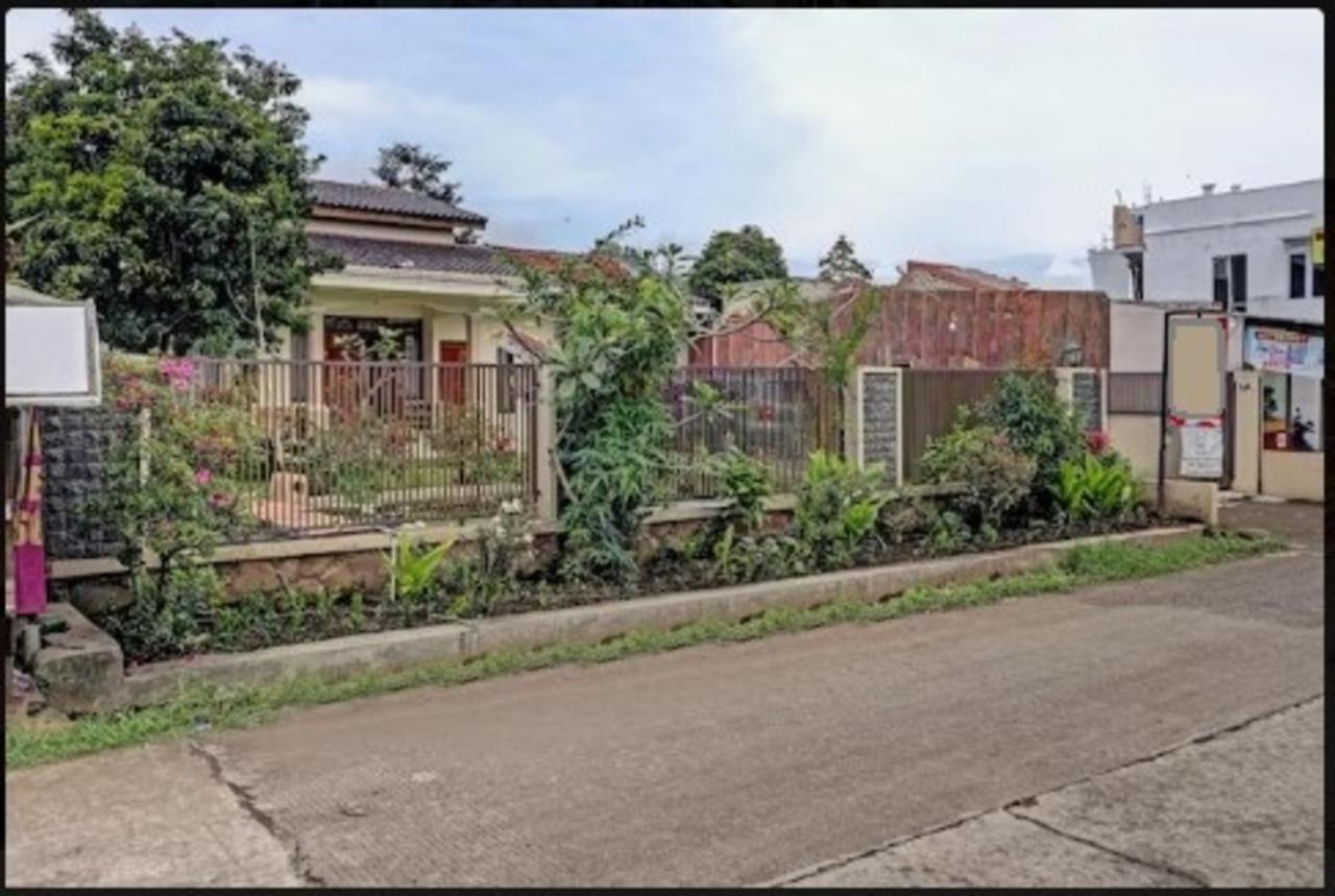 Adinda Homestay Lembang Buitenkant foto
